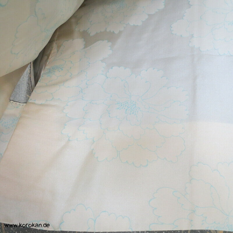 moosgrüne Haori Seidencrepe Kimono Jacke mit zartem hellen Gräserdruck