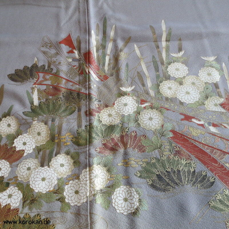 Noshi, Gold und Stickerei Irotomesode, grauer Seiden Kimono