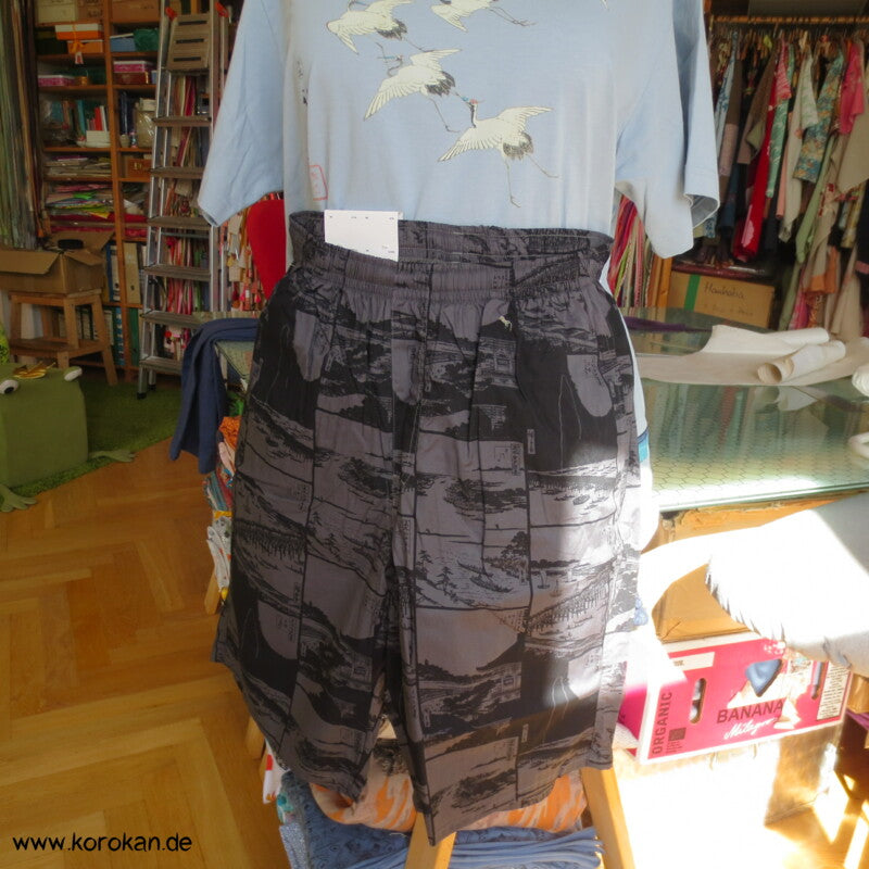 Uniqlo Shorts japanische Holzdruck Landschaften schwarz in grau, Gr. XXL