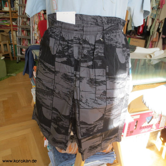 Uniqlo Shorts japanische Holzdruck Landschaften schwarz in grau, Gr. XXL