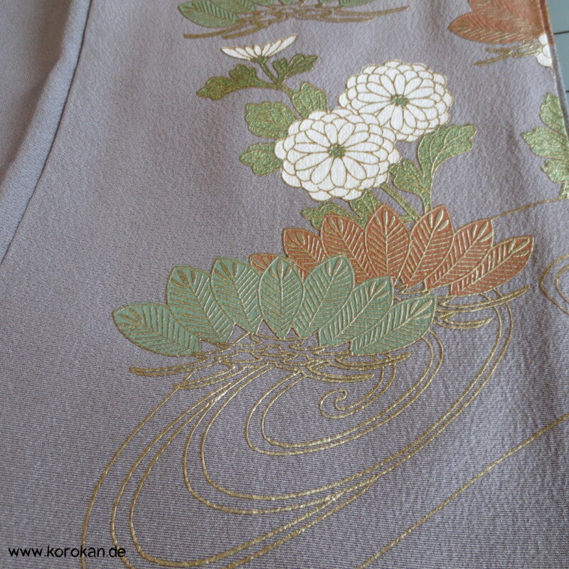 Noshi, Gold und Stickerei Irotomesode, grauer Seiden Kimono