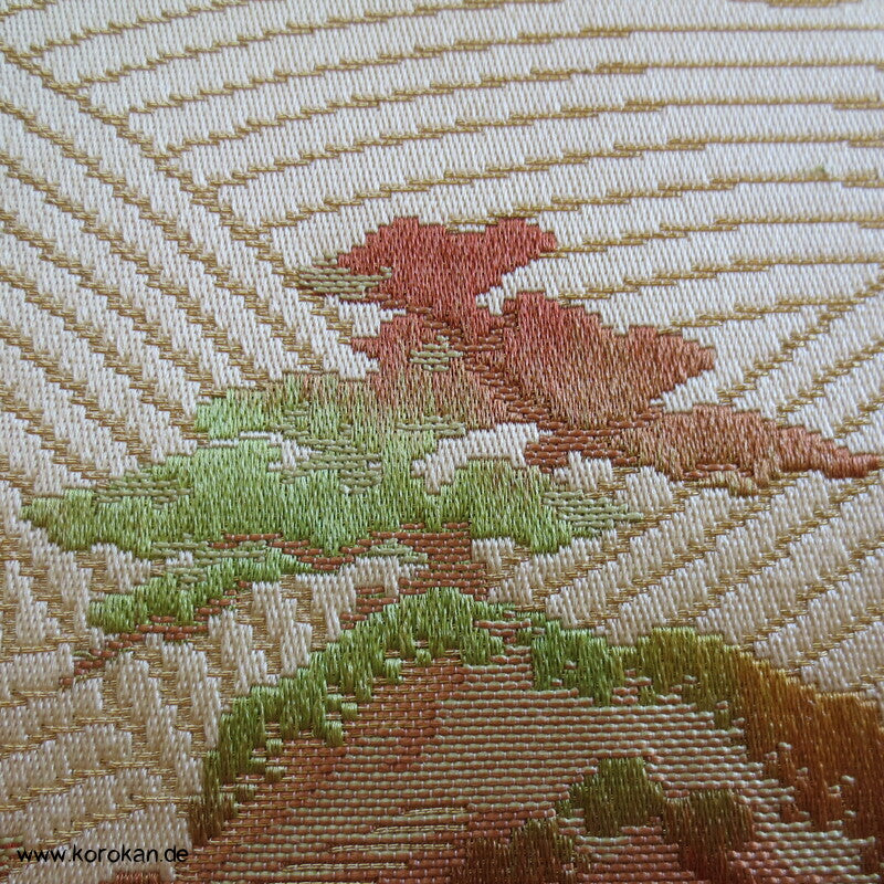Nagoya Obi Felsen zwischen Wellen
