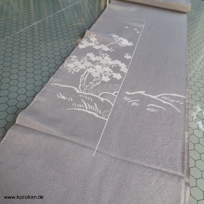 Bäume am Ufer weiß auf grau Seidencrepe Tanmono für Furisode Kimono