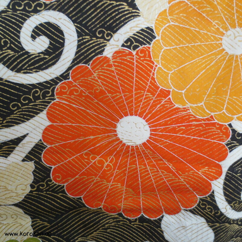 Chrysanthemen und goldene Wellen auf schwarz Seidendamast Furisode Kimono