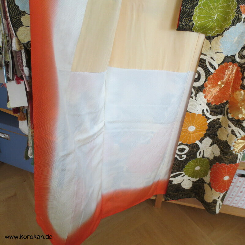 Chrysanthemen und goldene Wellen auf schwarz Seidendamast Furisode Kimono