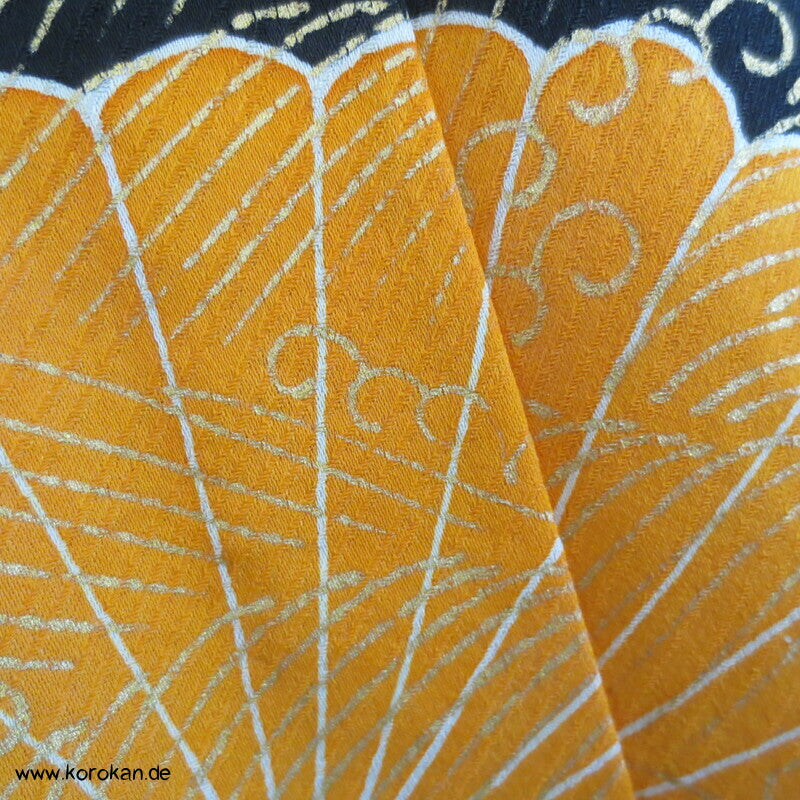 Chrysanthemen und goldene Wellen auf schwarz Seidendamast Furisode Kimono