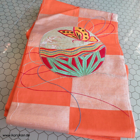 Ichimatsu Seiden Nagoya Obi, gestickter Temari Ball