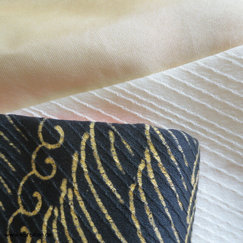 Chrysanthemen und goldene Wellen auf schwarz Seidendamast Furisode Kimono