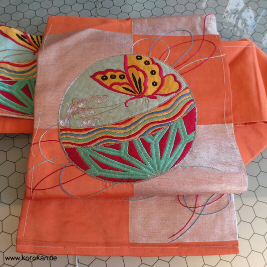 Ichimatsu Seiden Nagoya Obi, gestickter Temari Ball