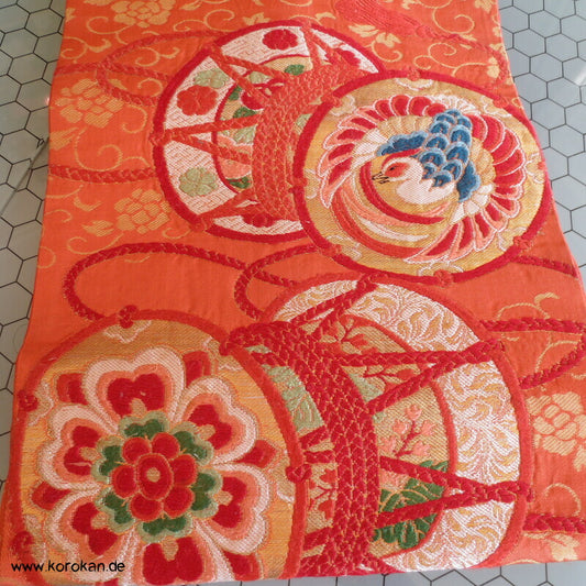 Seiden Nagoya Obi, Brokat mit Trommeln und Kranichen