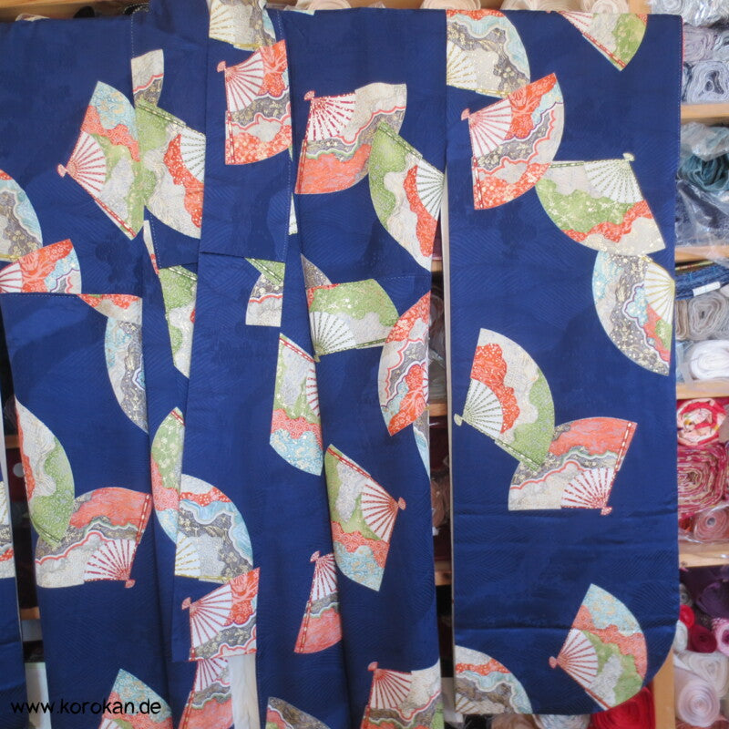 bunte Fächer auf blauem Rinzu Seiden Damast Furisode