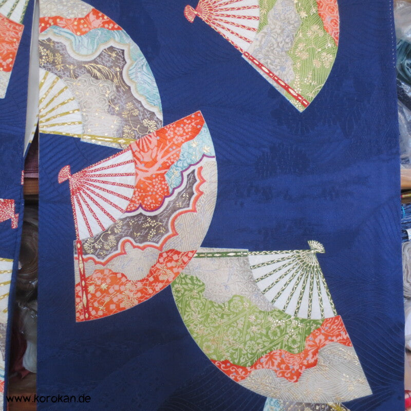bunte Fächer auf blauem Rinzu Seiden Damast Furisode