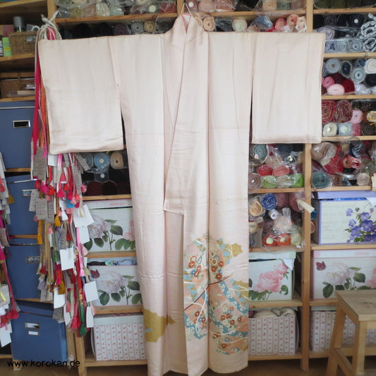 Kicho Kimonovorhang Irotomesode, heller Seiden Kimono, teilbestickt