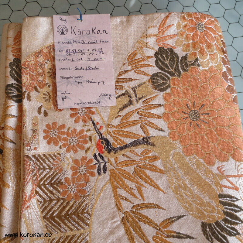 Fächer mit Kranichen, Bambus und Kiku antiker Maru Obi, Seidenbrokat