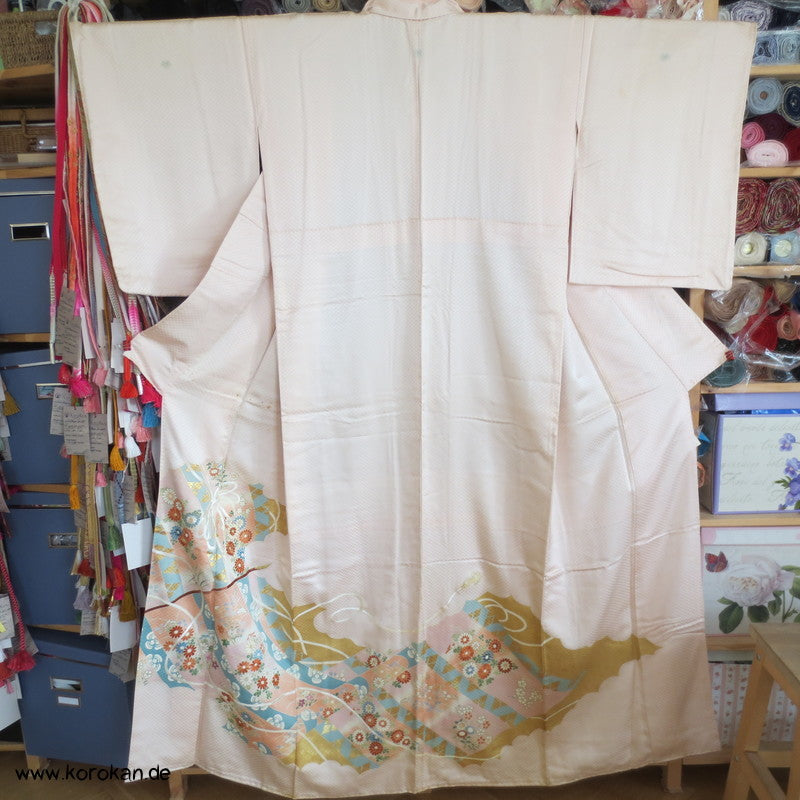 Kicho Kimonovorhang Irotomesode, heller Seiden Kimono, teilbestickt