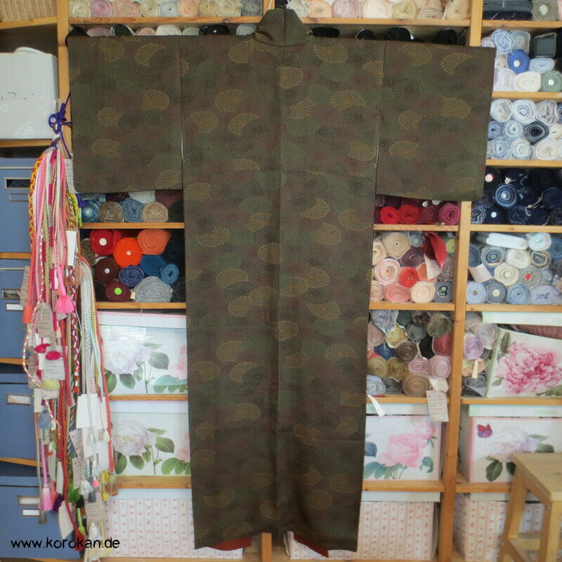 drehende Chrysanthemen Komon Kimono