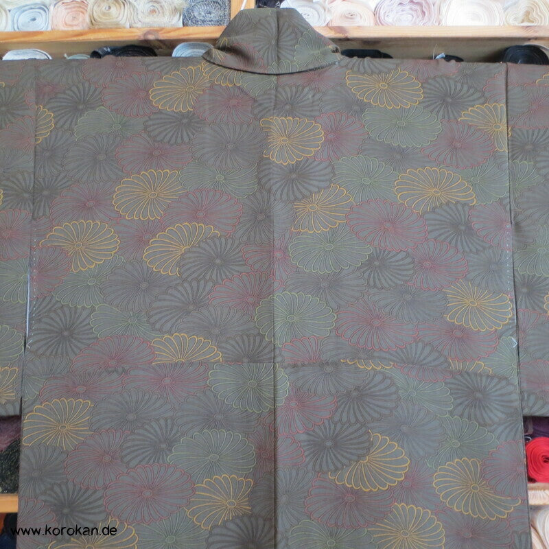 drehende Chrysanthemen Komon Kimono