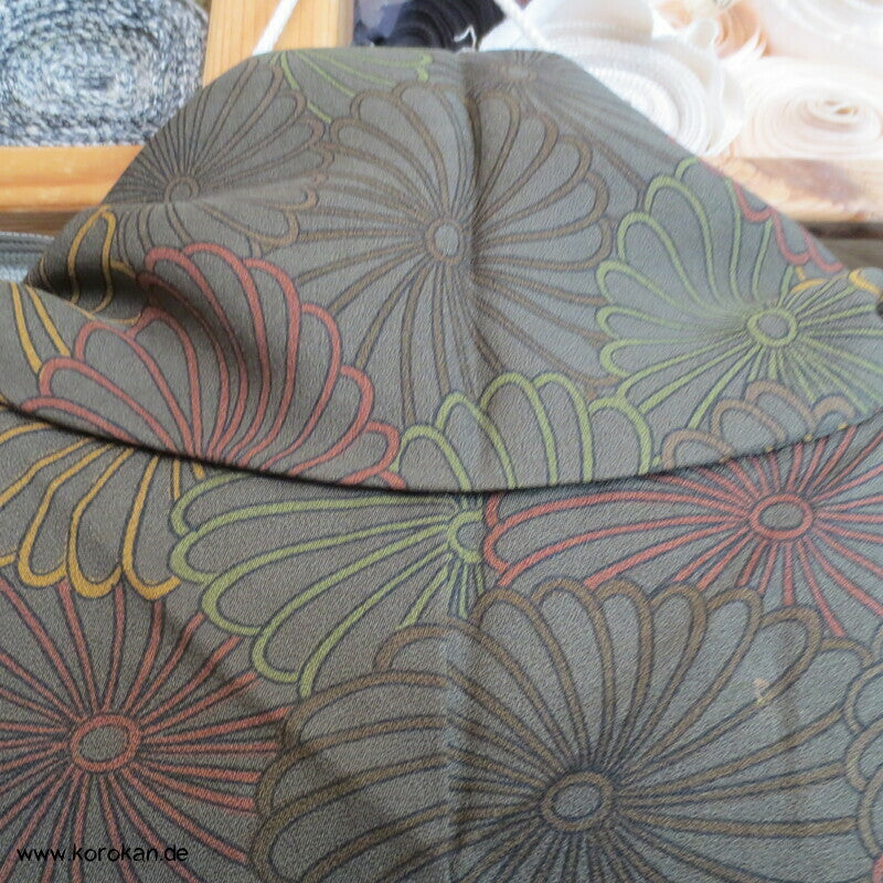 drehende Chrysanthemen Komon Kimono