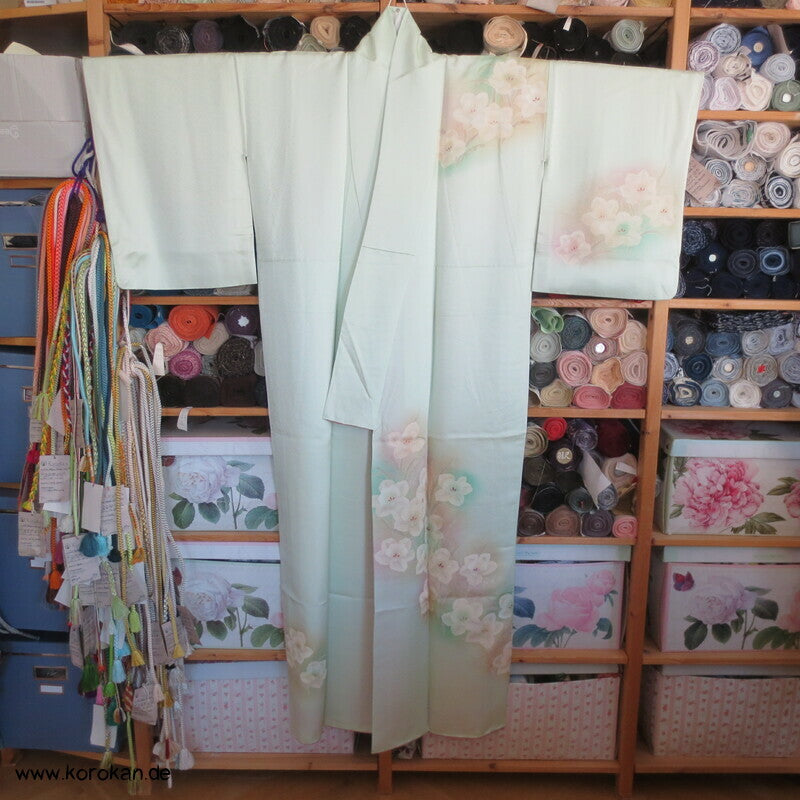 Narzissen Seidendamast Homongi Kimono, teilbestickt