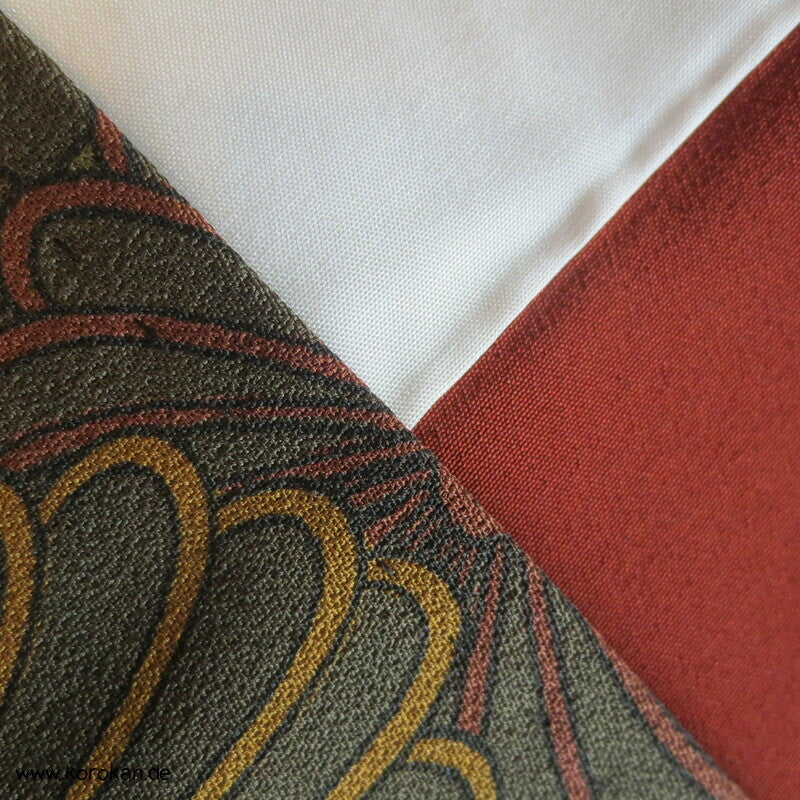 drehende Chrysanthemen Komon Kimono