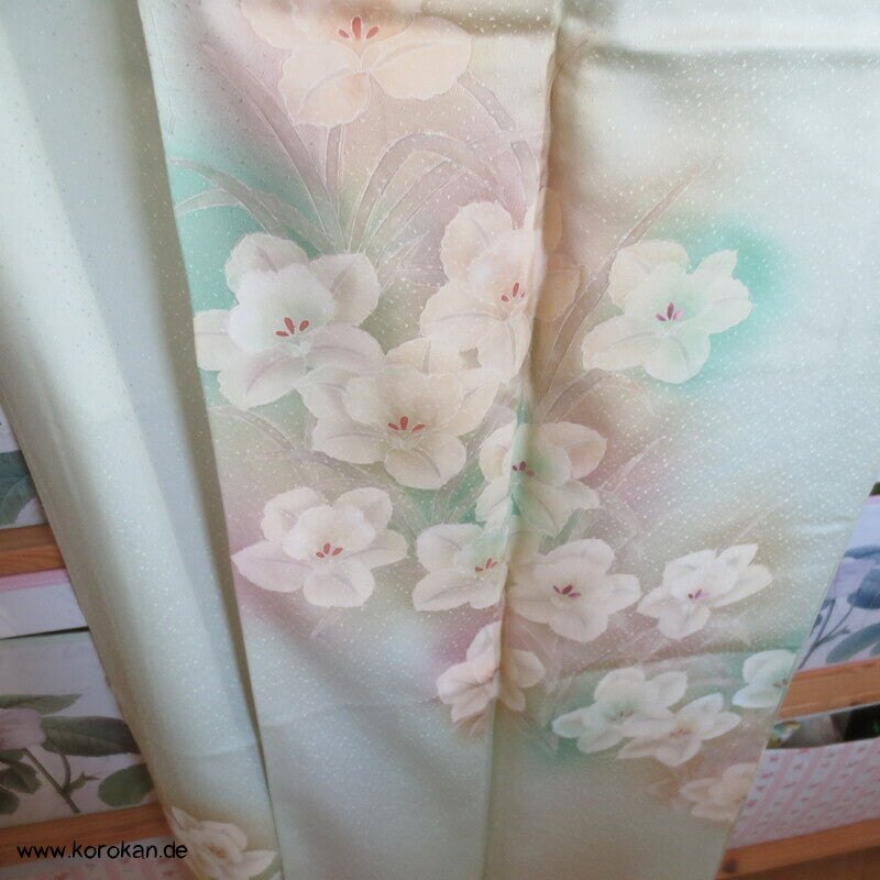 Narzissen Seidendamast Homongi Kimono, teilbestickt