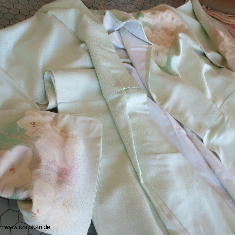 Narzissen Seidendamast Homongi Kimono, teilbestickt