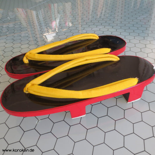 Vintage Geta - leichtes lackiertes Holz, doppelte Samt Riemen