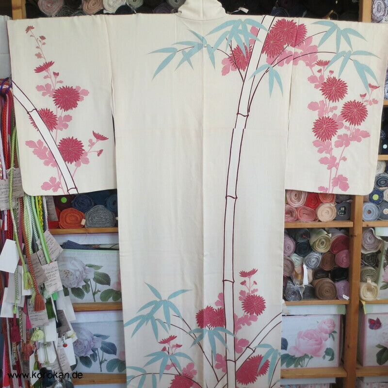 klares Bambusmotiv mit Kiku Seidencrepe Homongi Kimono