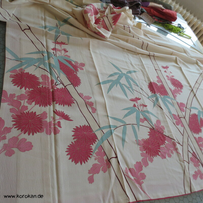 klares Bambusmotiv mit Kiku Seidencrepe Homongi Kimono