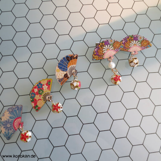 kleiner Holzfächer mit Anhänger Haarklemme