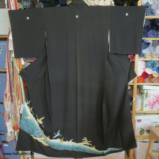 gestickte goldene Kraniche im Flug Tomesode Kimono