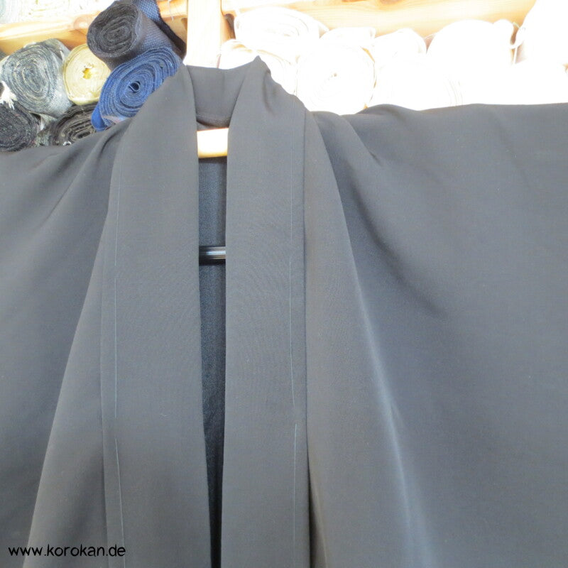 schwarz mit Päonien Haori Kimono Seidecrepe Karieba Stoff