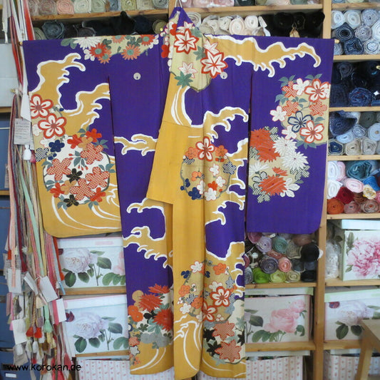 Kusudama, Wellen auf violett, antiker Seiden Furisode Kimono