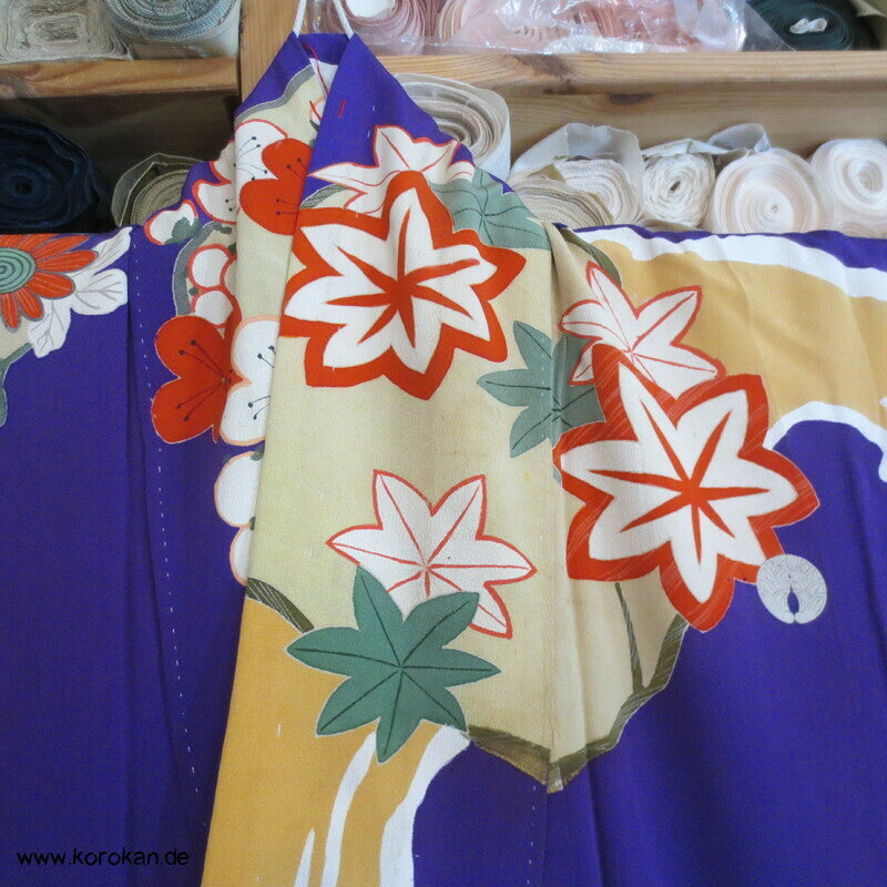 Kusudama, Wellen auf violett, antiker Seiden Furisode Kimono