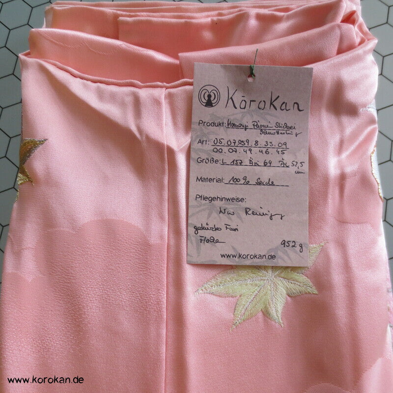 Päonien und Schmetterlingsstickerei Homongi Wolken Seidendamast Kimono