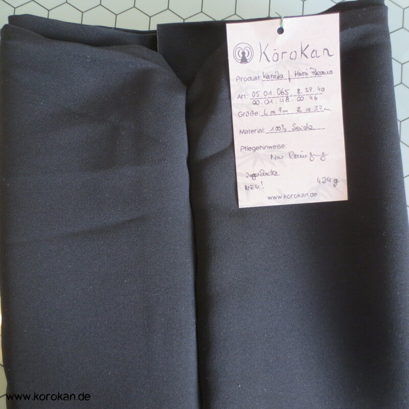 schwarz mit Päonien Haori Kimono Seidecrepe Karieba Stoff