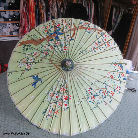 japanischer Bangasa - Papierschirm hellgrün mit Uigusu Vögeln auf Blütenzweig
