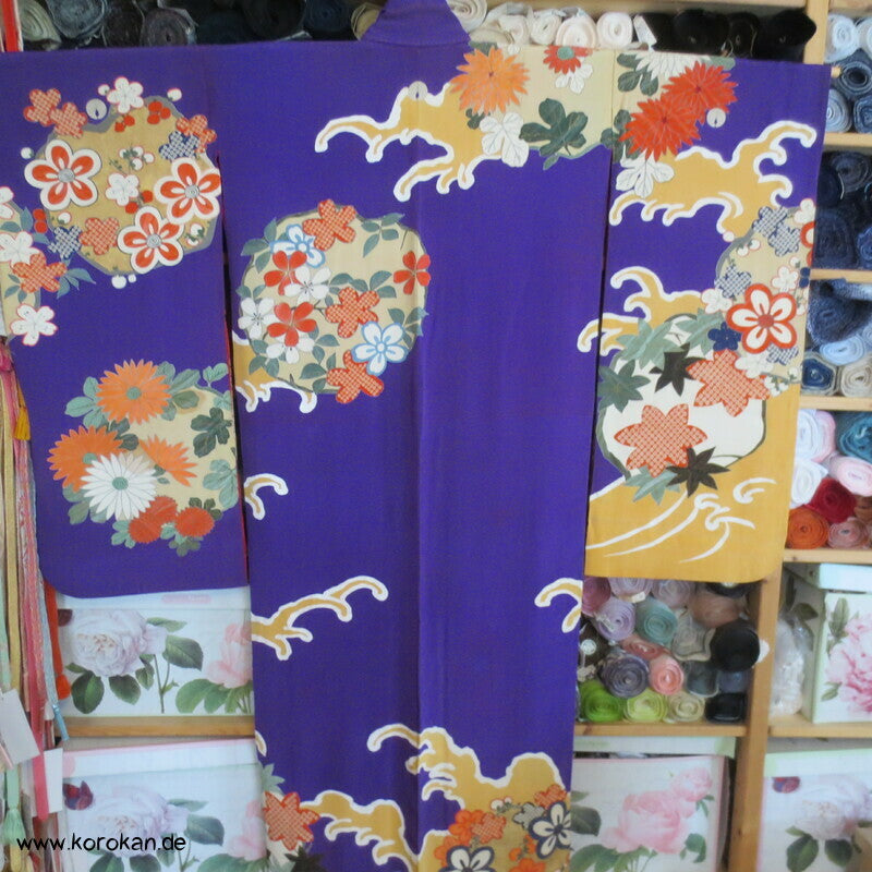 Kusudama, Wellen auf violett, antiker Seiden Furisode Kimono