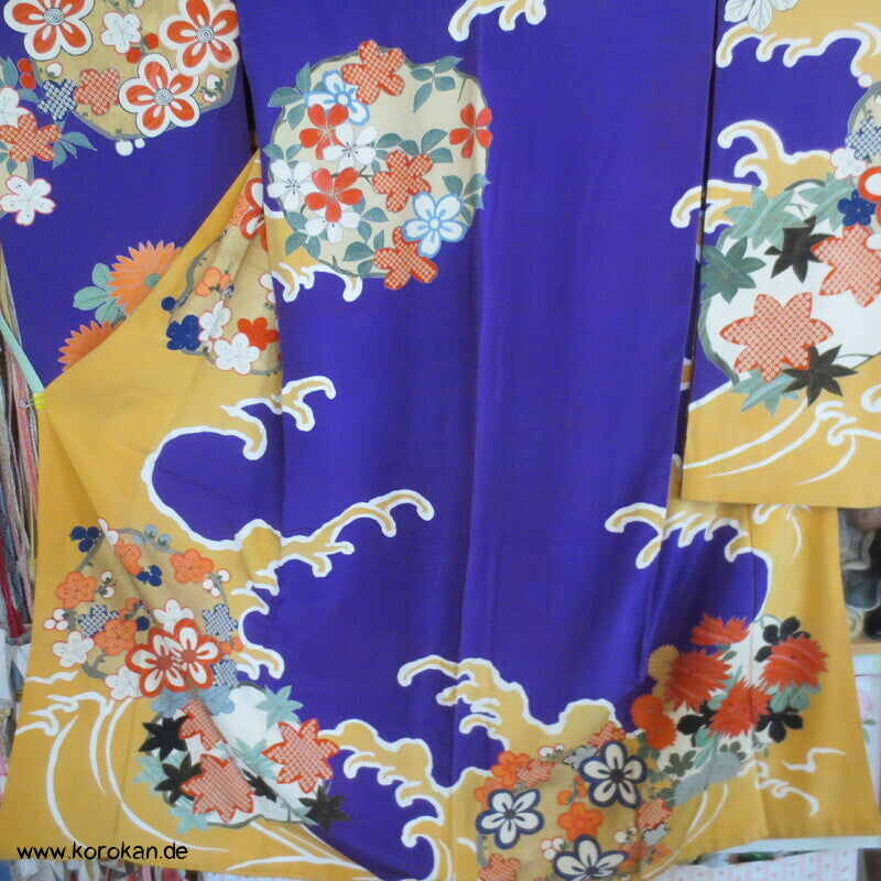 Kusudama, Wellen auf violett, antiker Seiden Furisode Kimono