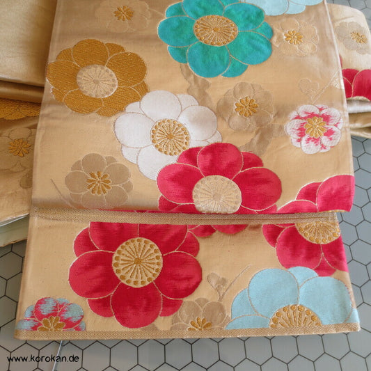 Fukuro Obi große Sakura Blüten auf gold