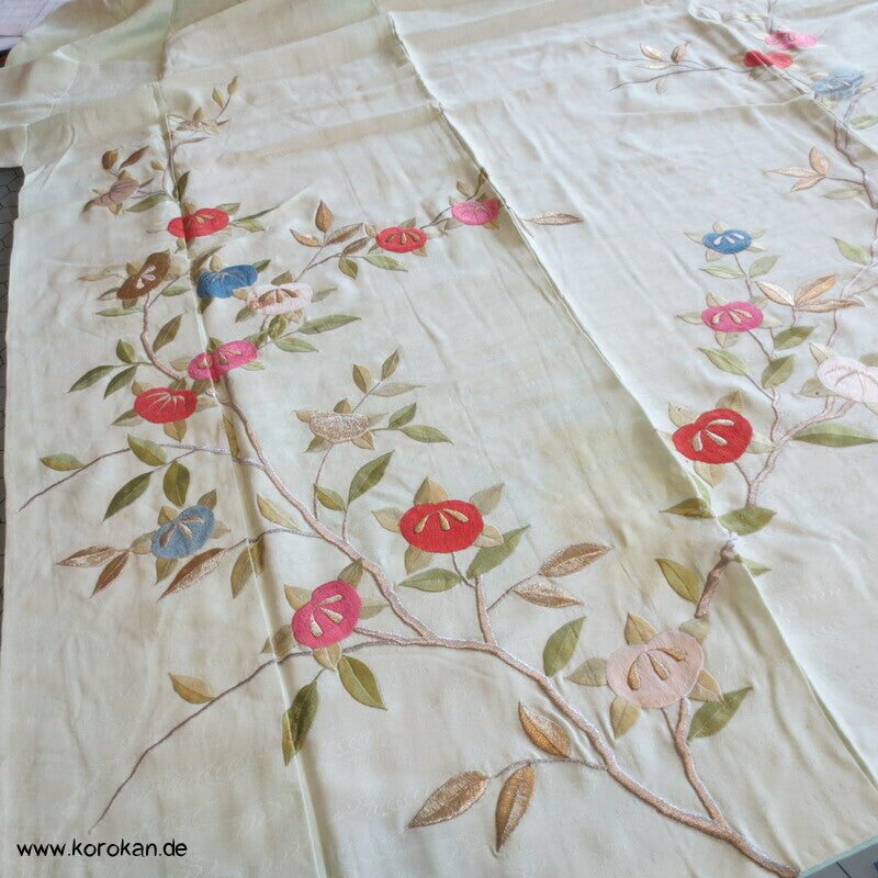 Wellen Seiden Damast Tachibana Zweige Stickerei Homongi Kimono