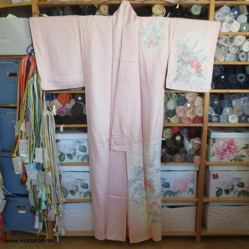 klassischer rosa Chrysanthemen Homongi Kimono