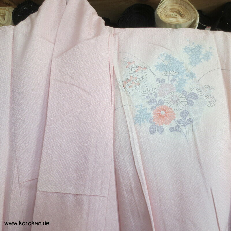 klassischer rosa Chrysanthemen Homongi Kimono
