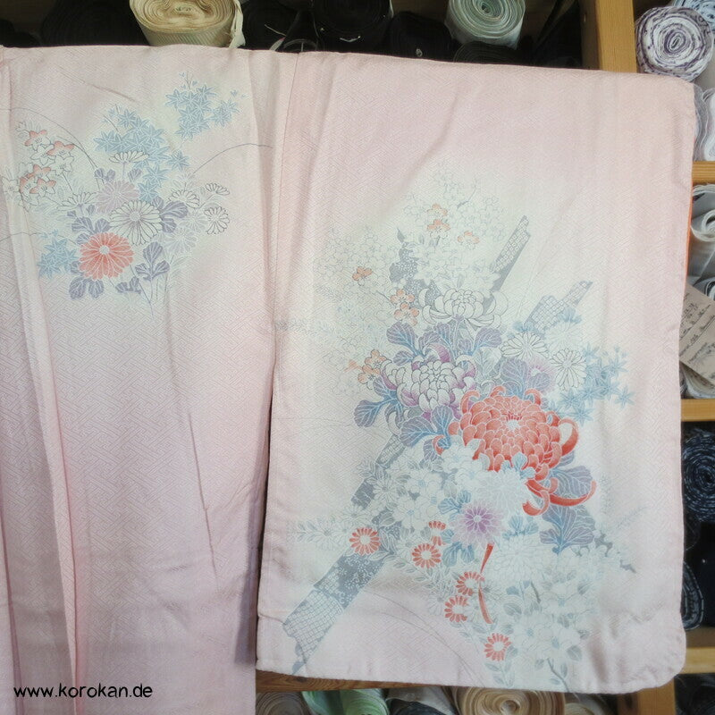 klassischer rosa Chrysanthemen Homongi Kimono