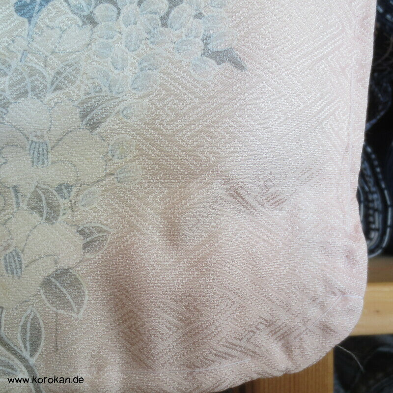 klassischer rosa Chrysanthemen Homongi Kimono