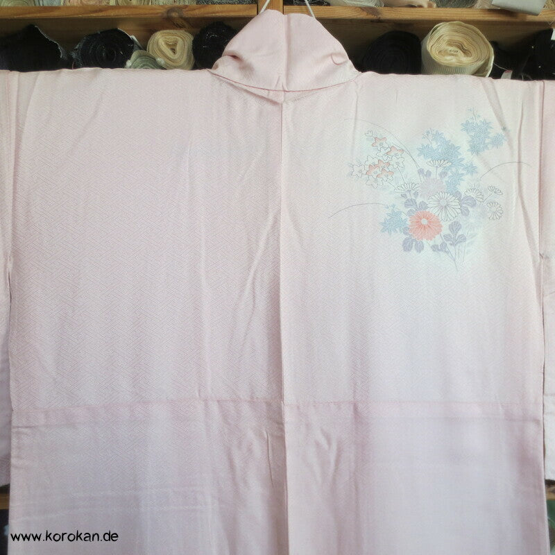 klassischer rosa Chrysanthemen Homongi Kimono
