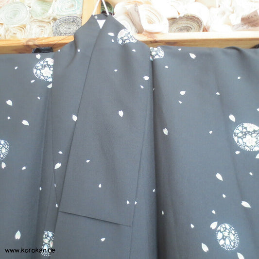 fallende Sakura Blütenblätter Hitoe Japan Kimono