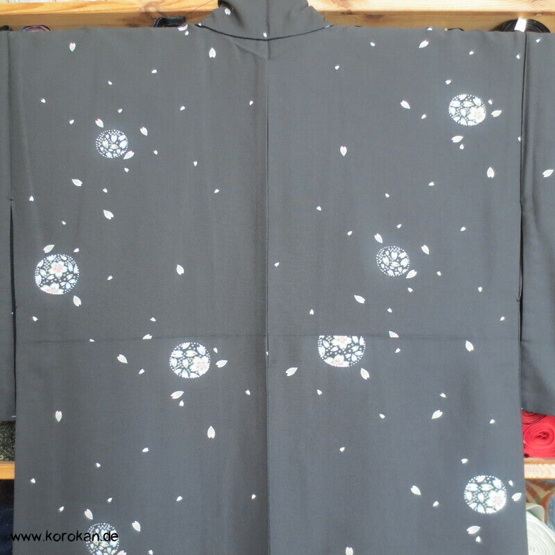 fallende Sakura Blütenblätter Hitoe Japan Kimono