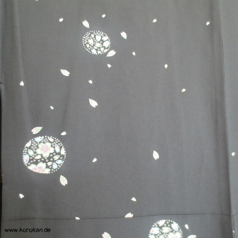 fallende Sakura Blütenblätter Hitoe Japan Kimono