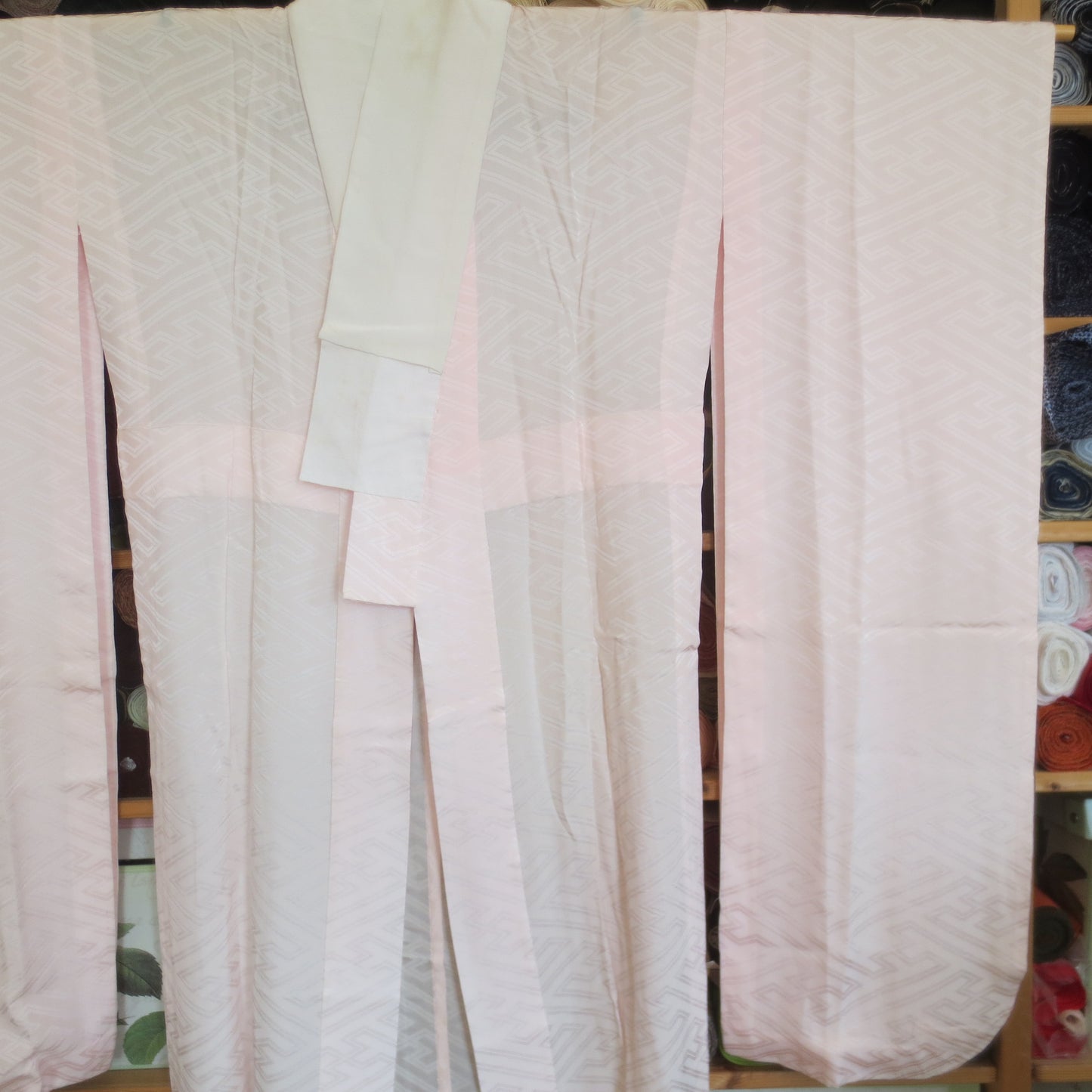 Sayagata Rinzu Damast Seide Jubankimono für Furisode